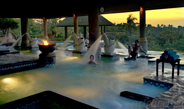SPA-центр, бассейн-акватоник. Отель Ayana Resort and Spa Bali, Джимбаран, о. Бали, Индонезия