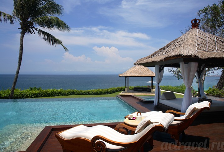 Бассейн у виллы. Отель Ayana Resort and Spa Bali, Джимбаран, о. Бали, Индонезия