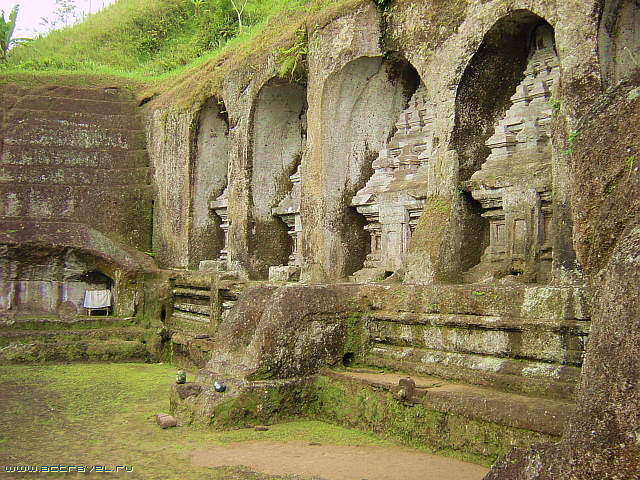 Бали. Храм 12 века.