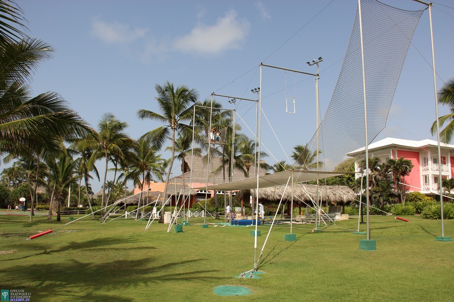 Многих детей и взрослых притягивает изюминка некоторых городков Club Med — цирковая трапеция (на плане городка №10). Городок Club Med Punta Cana