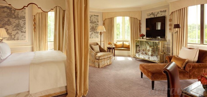Отель The Dorchester, Лондон. Спальня номера Dorchester Suite