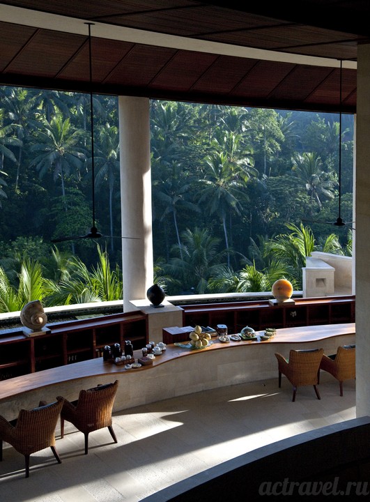 Бар Jati. Отель Four Seasons Resort Bali at Sayan