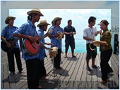 С музыкой и танцами. Фото из ознакомительного дайв-тура Малайзия-Филипины. Отель Mataking The Reef Dive Resort, остров Матакинг.