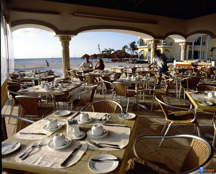Ресторан Pelicano. Отель The Royal Playa del Carmen