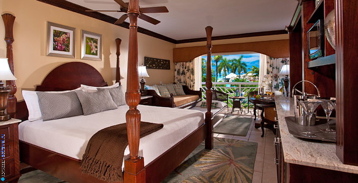 Номер Caribbean Honeymoon Luxury Concierge Suite отеля Beaches Turks & Caicos