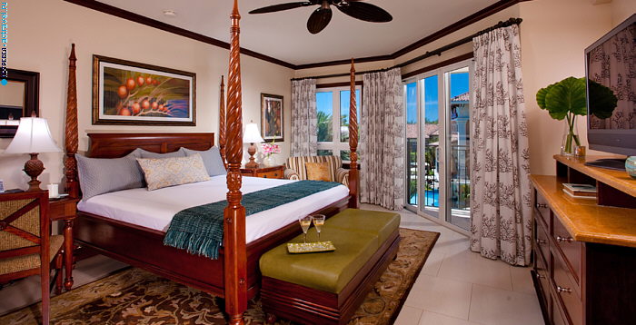 Номер Italian Oceanview Penthouse Two Bedroom Butler Family Suite отеля Beaches Turks & Caicos