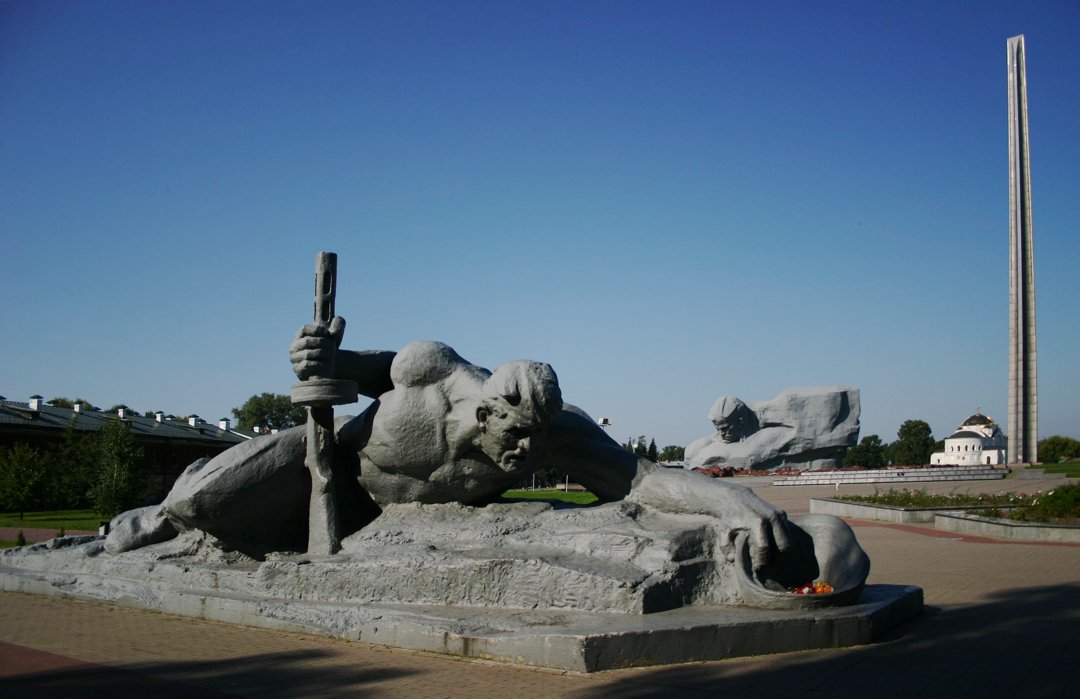 Брестская крепость. Скульптурная композиция «Жажда»
