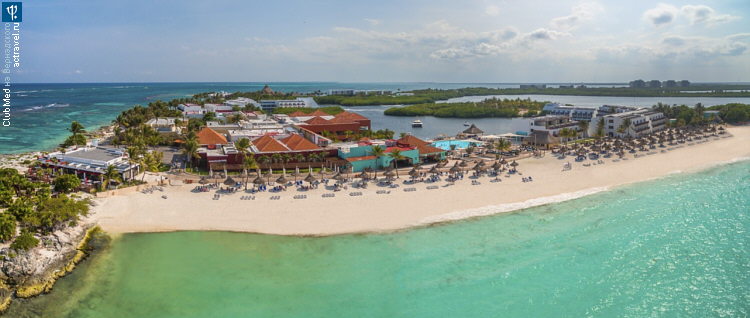 Вид с высоты птичьего полета на городок Club Med Cancun Yucatan