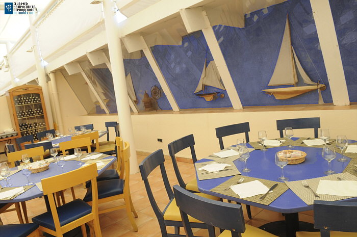 Ресторан в городке Club Med Cargèse
