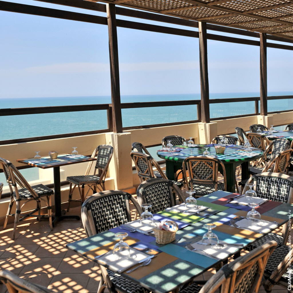 Ресторан на курорте Club Med Kamarina