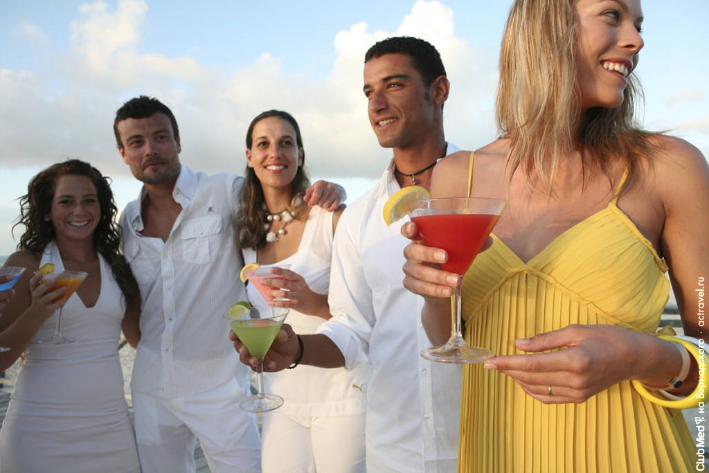 Вечеринка на пляже в Club Med Turquoise, острова Тёркс и Кайкос