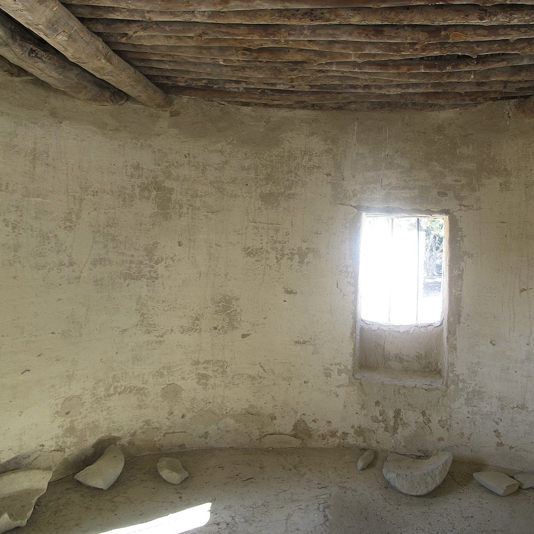 Интерьер реконструированного толоса. Хирокития, Кипр