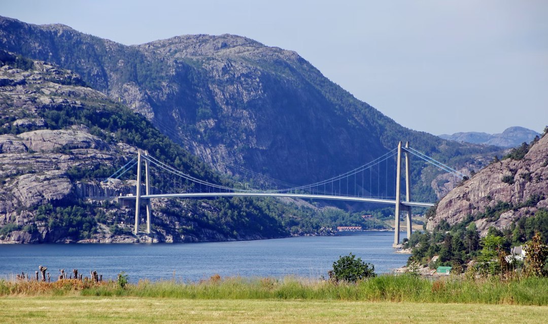 Мост через Люсе-фьорд
