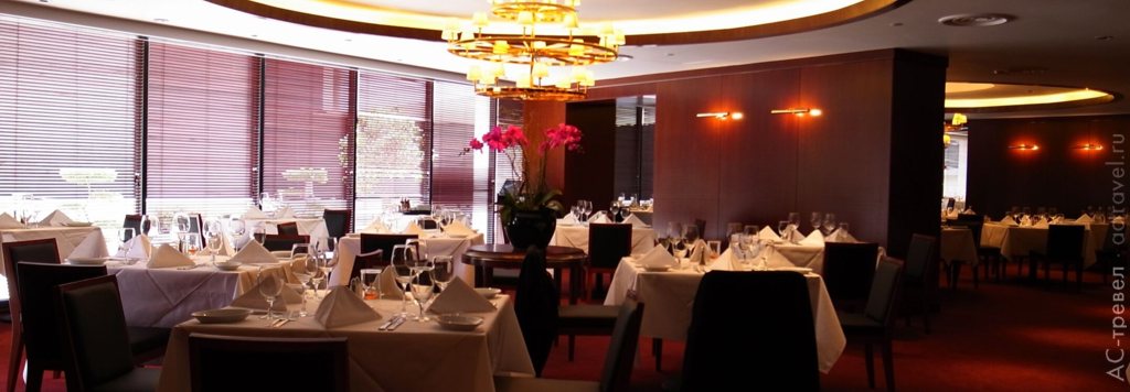 Ресторан в отеле Parkroyal Collection Marina Bay