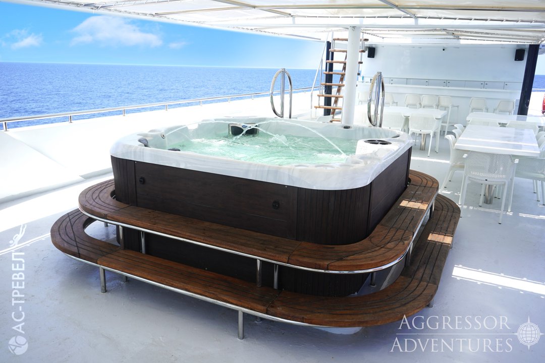 Джакузи на яхте Philippines Aggressor II