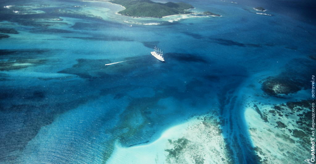 Круизный лайнер—парусник Club Med 2 на Карибах