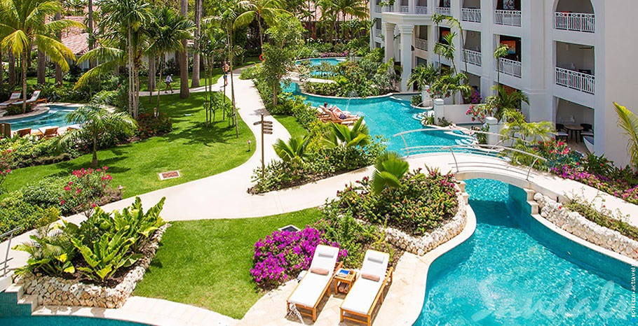 Номер Crystal Lagoon Club Level Luxury Honeymoon Suite with Balcony Tranquility Soaking Tub в отеле Sandals Barbados