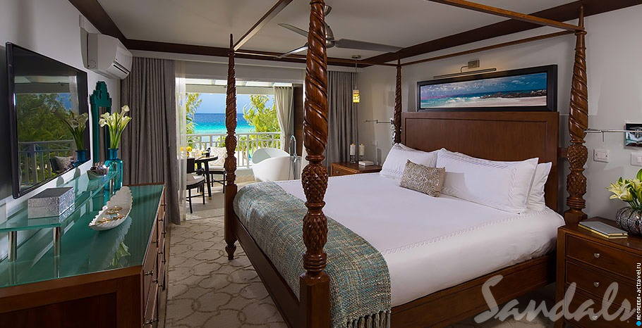 Номер Beachfront One Bedroom Butler Suite with Balcony Tranquility Soaking Tub в отеле Sandals Barbados