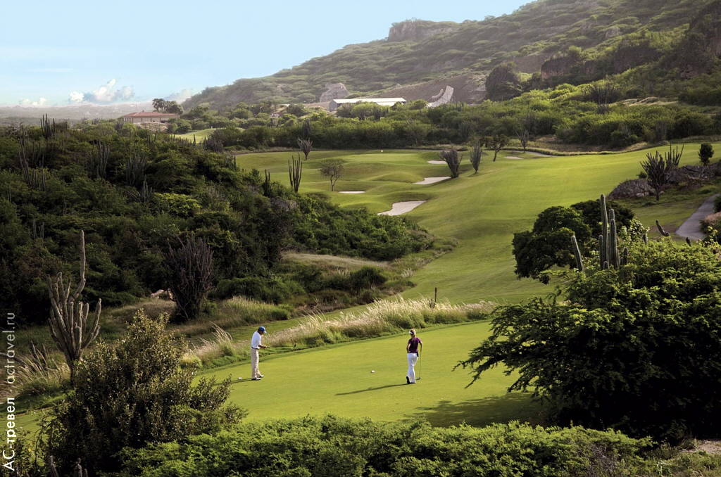 Поле для гольфа у отеля Sandals Curaçao