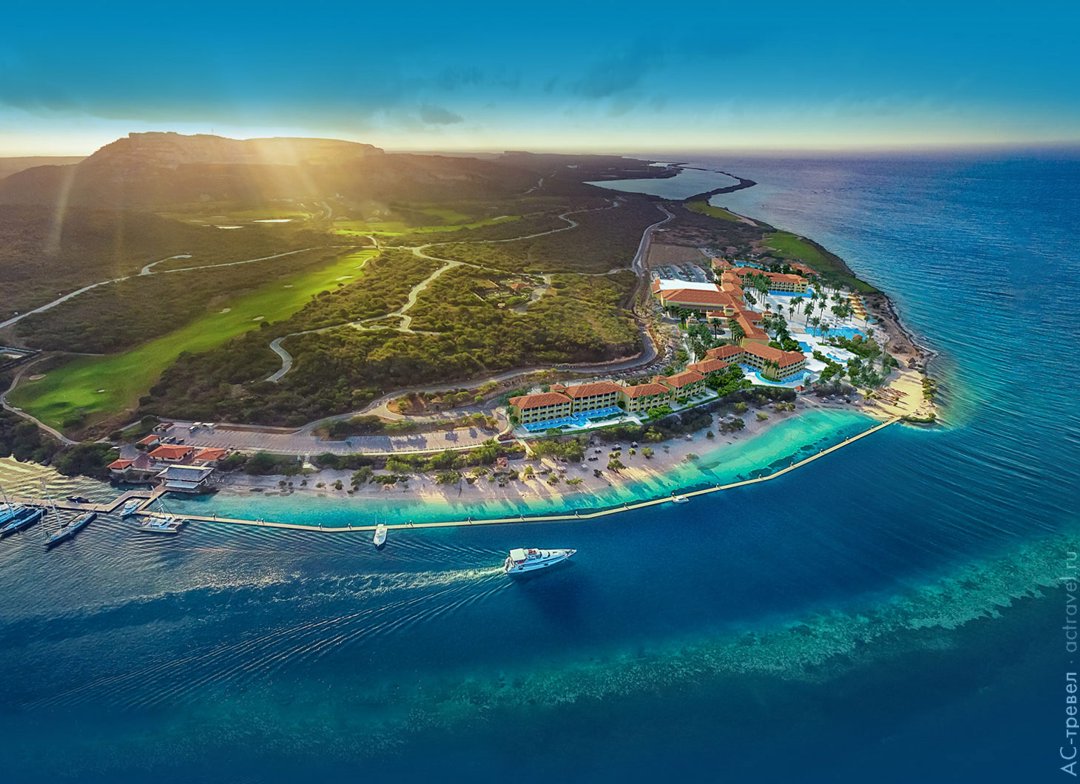 Вид на отель Sandals Royal Curaçao с высоты птичьего полета