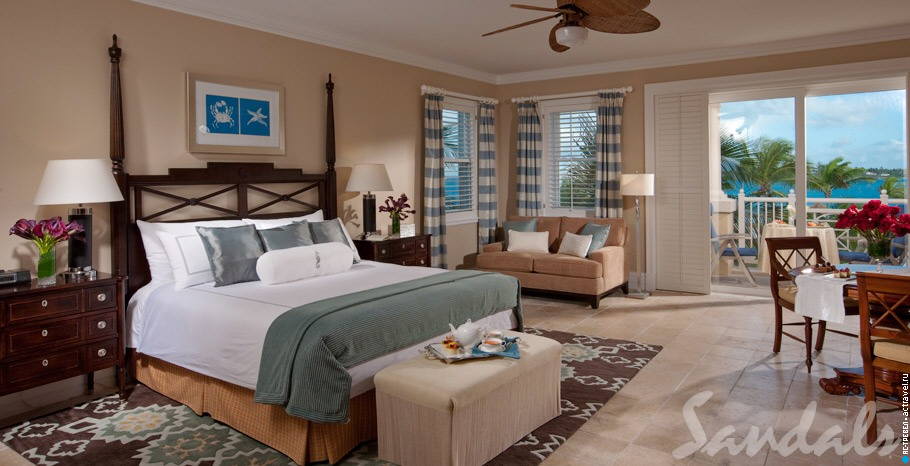 Номер Beach House Oceanview Club Level Junior Suite в отеле Sandals Emerald Bay