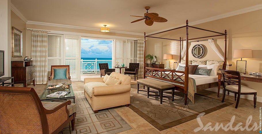 Номер Beachfront Oversized Butler Villa Suite в отеле Sandals Emerald Bay