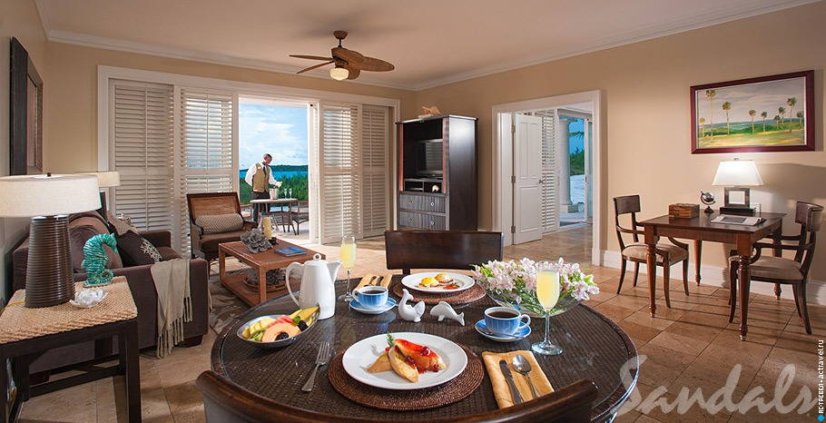 Номер Prime Minister Honeymoon One Bedroom Beachfront Walkout Butler Villa Suite в отеле Sandals Emerald Bay