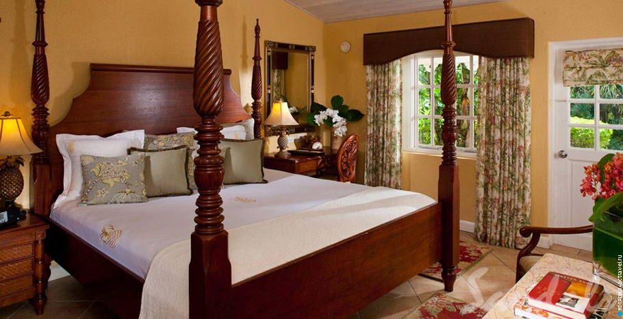 Номер Caribbean Honeymoon Deluxe Room в отеле Sandals Grande Antigua