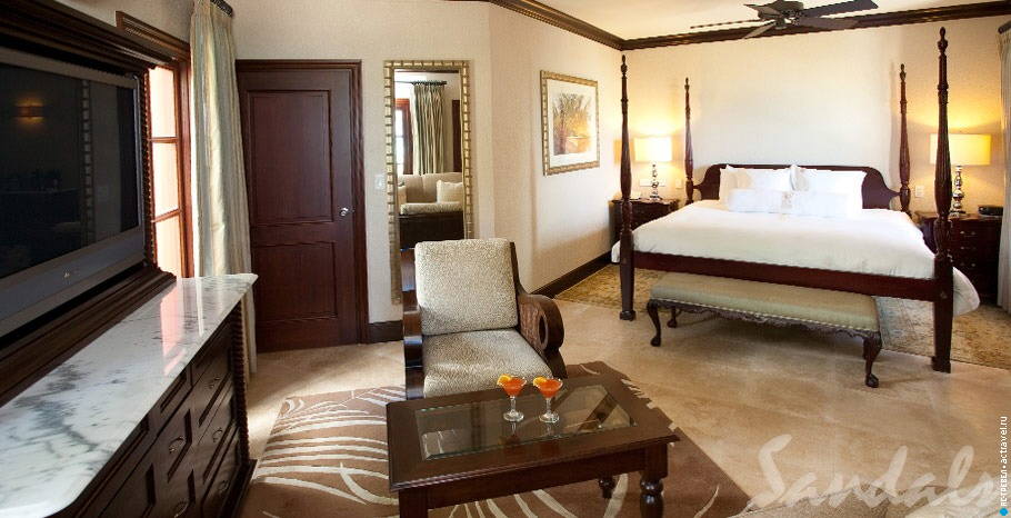 Номер Caribbean Honeymoon Seaside Butler Suite в отеле Sandals Grande Antigua