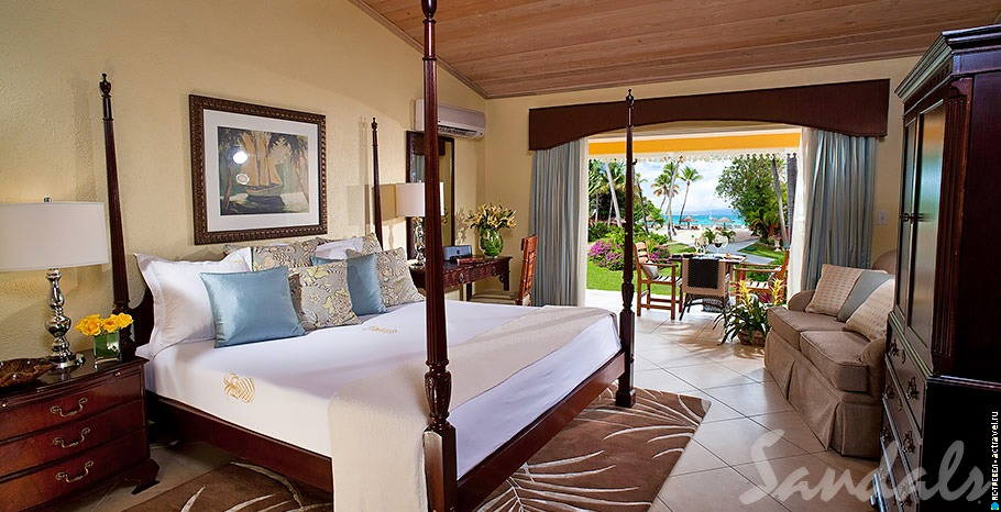 Номер Caribbean Honeymoon Walkout Club Level Veranda Suite в отеле Sandals Grande Antigua