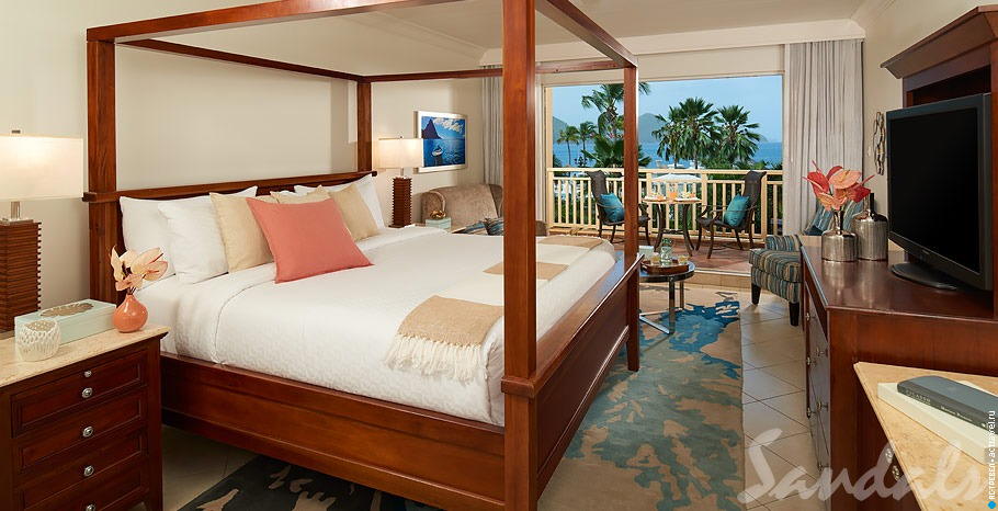 Номер Caribbean Honeymoon Beachview Grande Luxe Room в отеле Sandals Grande St. Lucian