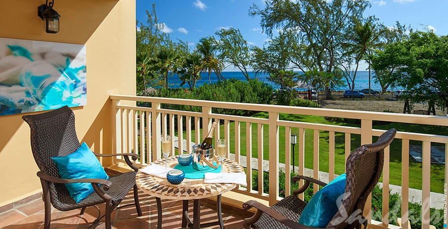 Номер Caribbean Luxury Oceanview Room в отеле Sandals Grande St. Lucian