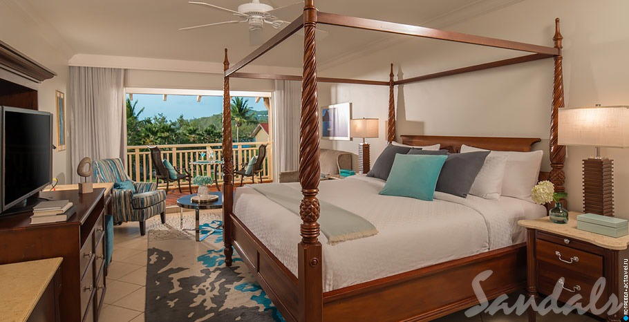 Номер Lover's Lagoon Honeymoon Premium Room в отеле Sandals Grande St. Lucian