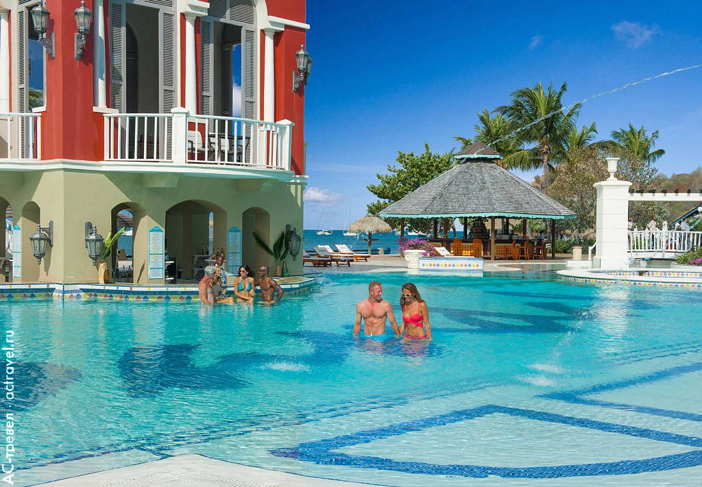 Бассейн в отеле Sandals Grande St. Lucian (Сент-Люсия)