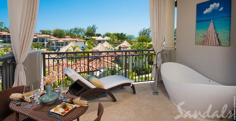 Номер South Seas Honeymoon Poolside Hideaway Junior Suite with Balcony Tranquility Soaking Tub в отеле Sandals Grenada