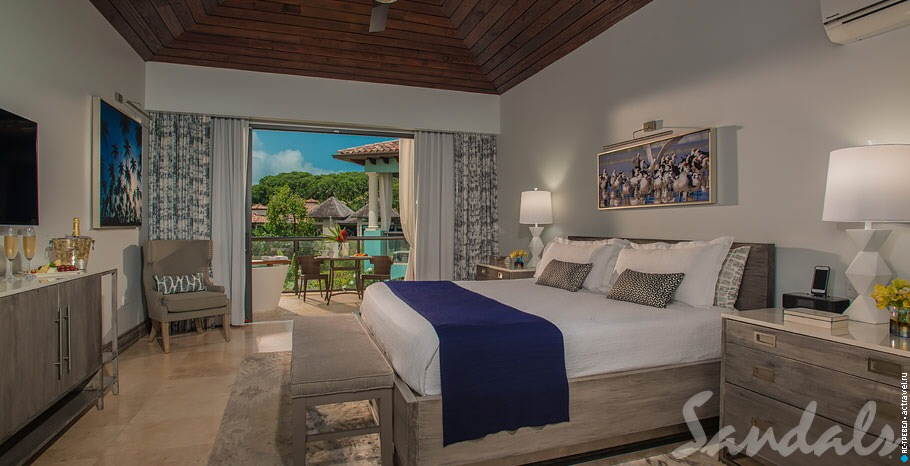 Номер Lover's Lagoon Hideaway Junior Suite with Balcony Tranquility Soaking Tub в отеле Sandals Grenada