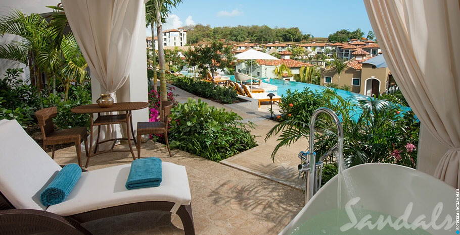 Номер South Seas Honeymoon Poolside Hideaway Walkout Junior Suite with Patio Tranquility Soaking Tub в отеле Sandals Grenada