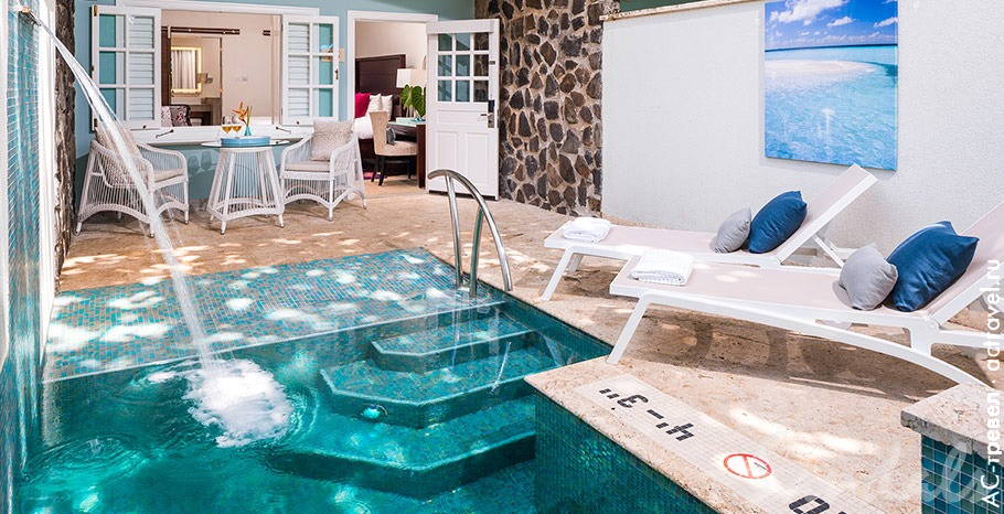 Номер Beachfront Honeymoon Butler Room with Private Pool Sanctuary в отеле Sandals Halcyon Beach