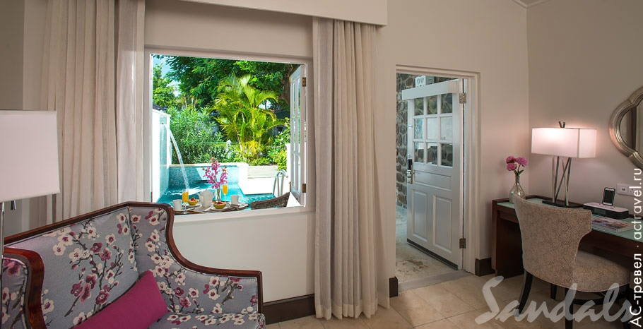 Номер Honeymoon Butler Room with Private Pool Sanctuary в отеле Sandals Halcyon Beach