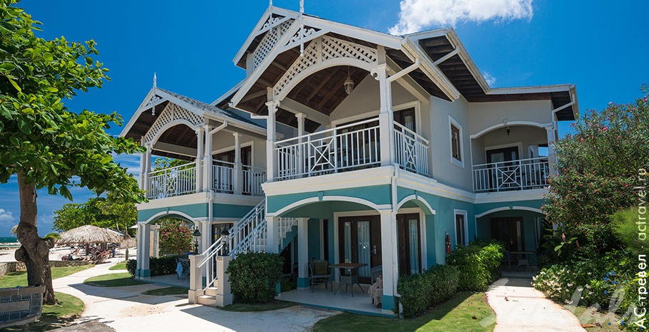 Номер Beachfront Oversized Butler Villa Suite в отеле Sandals Montego Bay