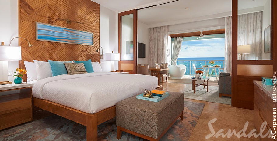 Номер Beachfront Honeymoon One-Bedroom Butler Suite with Balcony Tranquility Soaking Tub в отеле Sandals Montego Bay