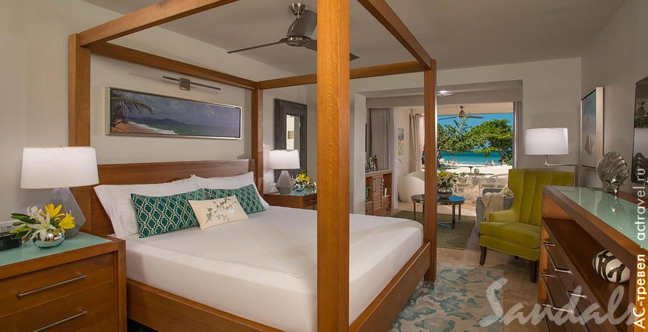 Номер Beachfront Honeymoon Walkout One-Bedroom Butler Suite with Tranquility Soaking Tub в отеле Sandals Montego Bay