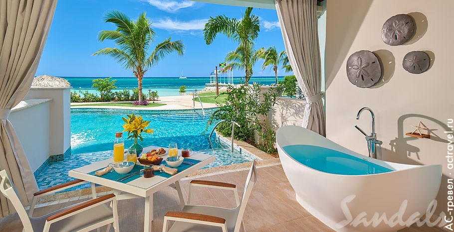 Номер Beachfront Swim-up Super Luxe One-Bedroom Butler Suite with Patio Tranquility Soaking Tub в отеле Sandals Montego Bay