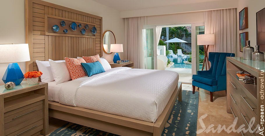 Номер Crystal Lagoon Swim-up Club Level Luxury Room with Patio Tranquility Soaking Tub в отеле Sandals Montego Bay