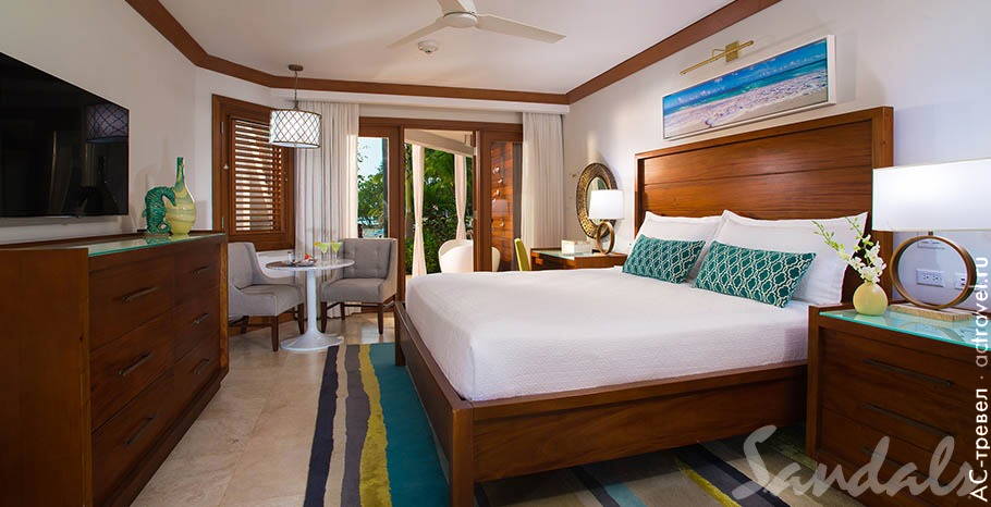Номер Caribbean Beachfront Walkout Grande Luxe Club Level room with Tranquility Soaking tub в отеле Sandals Negril