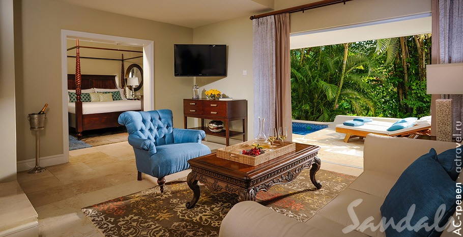 Номер Honeymoon Hideaway One Bedroom Butler Suite with Private Pool в отеле Sandals Regency La Toc