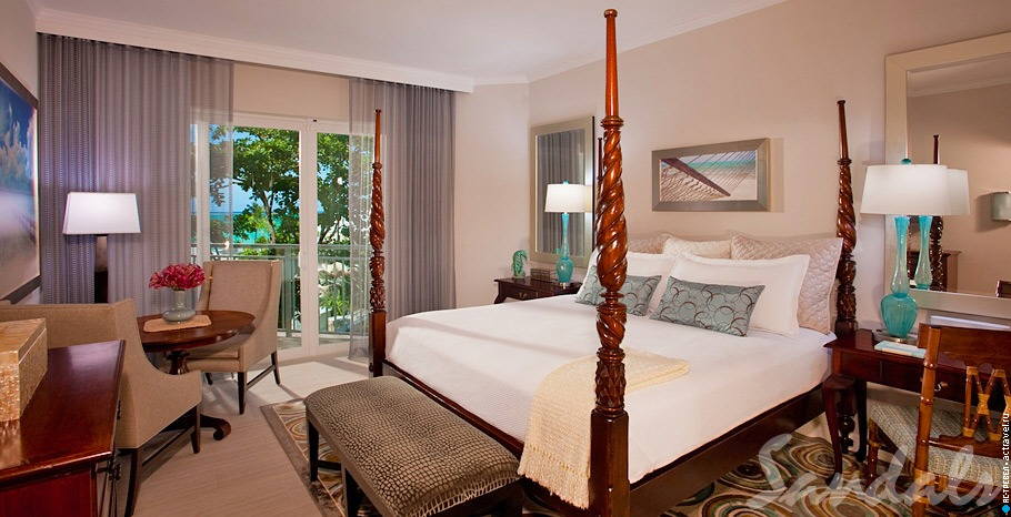 Номер Balmoral Honeymoon Zen Garden Room в отеле Sandals Royal Bahamian