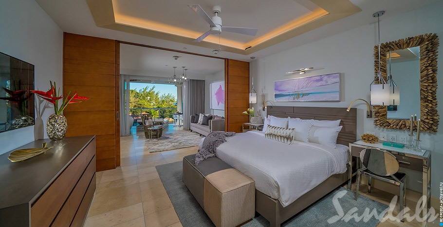 Номер Royal Seaside Crystal Lagoon Penthouse One Bedroom Oceanview Butler Suite w/ Balcony Tranquility Soaking Tub в отеле Sandals Royal Barbados
