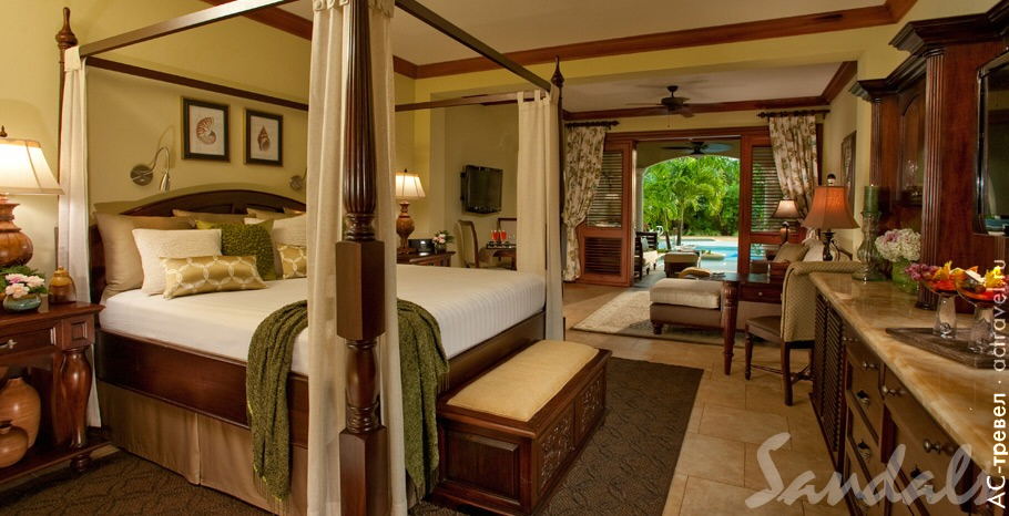 Номер Swim-up Crystal Lagoon Honeymoon One Bedroom Butler Suite в отеле Sandals Royal Caribbean