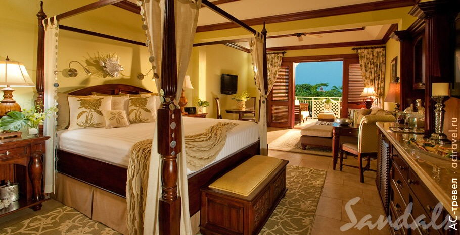 Номер Crystal Lagoon Honeymoon Penthouse Oceanview One Bedroom Butler Suite в отеле Sandals Royal Caribbean